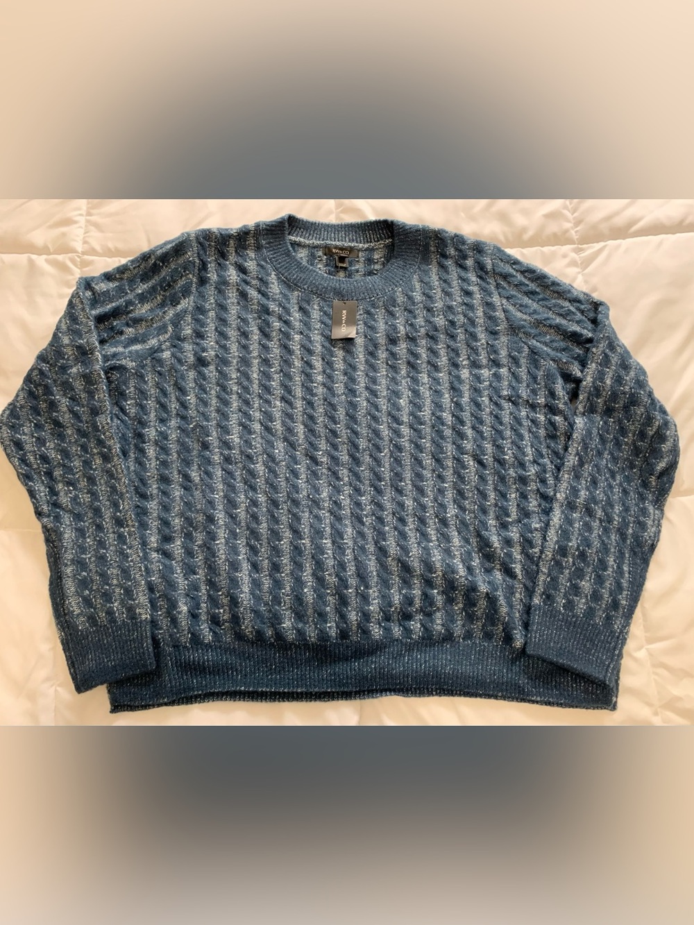 NWTs RW&CO. Cable knit crewneck sweater Size Large